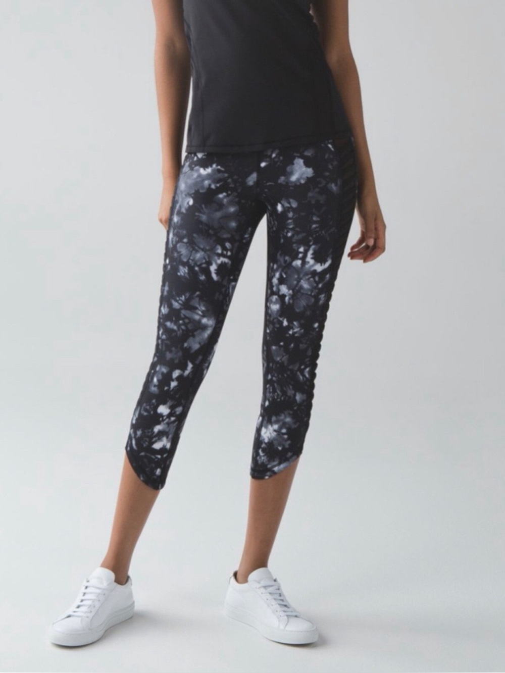Lululemon Sunshine Salutation Crop Leggings